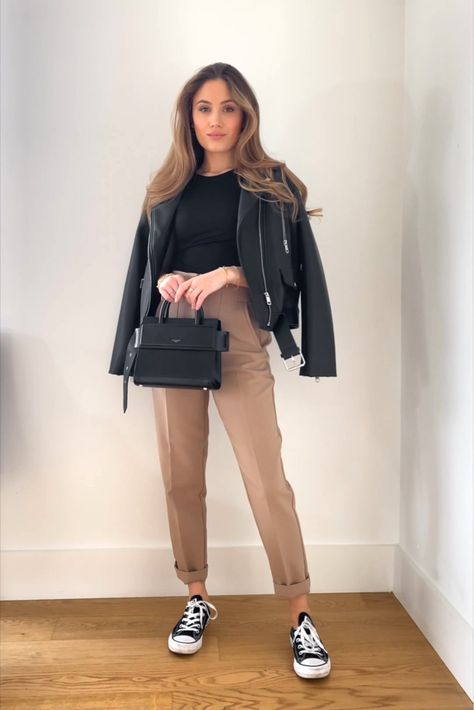 LIKEtoKNOW.it Classy Outfit With Jeans, Lab Outfits Women, Work Outfits Women Jeans, Fashion Mode, Casual Work Outfits, Autumn Outfit, Sporty Outfits, Basic Outfits, Professional Outfits