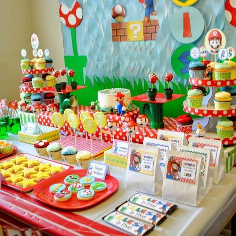 super mario birthday party Birthday Party Ideas For Boys, Super Mario Brothers Party, Mario Kart Party, Mario Bros Birthday Party Ideas, Unique Birthday Party Ideas, Mario Birthday Cake, Nintendo Party, Unique Birthday Party, Super Mario Bros Birthday Party