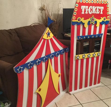 Circus Tent Craft, Circus Party Decorations, Circus Birthday Party Theme, Carnival Birthday Party Theme, Circus Carnival Party, Halloween Circus, Carnival Decorations, Circus Theme Party, Carnival Themed Party