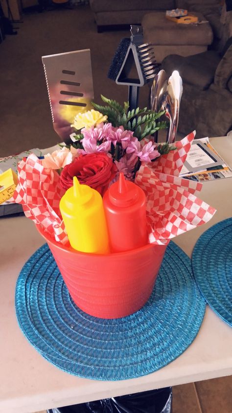 Bbq Theme Centerpieces, Bbq Party Centerpiece Ideas, Cookout Centerpieces, Father’s Day Centerpiece Ideas, Fathers Day Centerpiece Ideas, Fathers Day Table Decorations, Father's Day Decorations Ideas, Bbq Centerpieces, Elder Crafts