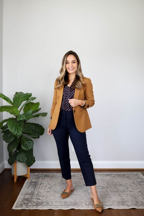 Camel Outfits For Women, Khaki Blazer Outfit, Tan Blazer Outfits, Camel Blazer Outfit, Blazer Outfits Women, Camel Blazer, Blazer Outfits For Women, Tan Blazer, Office Professional