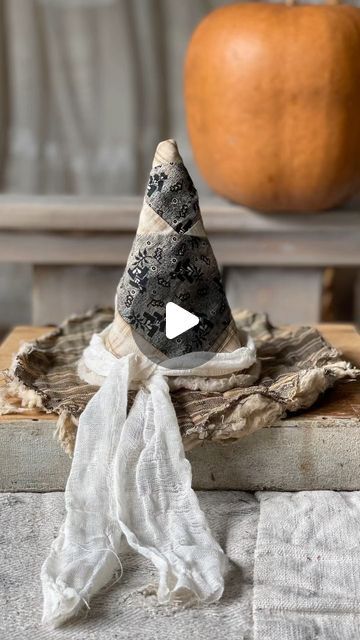 Christina Wade on Instagram: "31 witches hats just listed!! Made from a variety of old quilts and antique grain sacks! Check them out in my Etsy shop, The Halsey Homestead. Link in my bio.   #witchhats #halloweendecorations #halloweendecor #falldecor #antiquequilts #antiquequilt #countrysamplermagazine #americanfarmhousestylemagazine #fleamarketdecormagazine #fleamarketdecor #falloween #farmhousehalloween #handmadehalloween #spookyseason👻" Grain Sack Ideas, The Halsey Homestead, Country Sampler Magazine, Witches Hats, American Farmhouse Style, Flea Market Decorating, Farmhouse Halloween, Old Quilts, Grain Sack