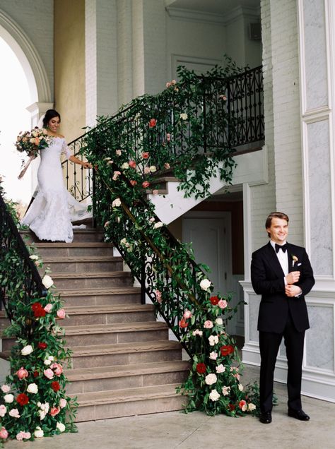 First look: Photography: Kate Ignatowski - http://www.kateignatowski.com/ Photos Stairs, Wedding Staircase, Wedding Reveal, Fall Ceremony, Funny Wedding Pictures, Fall Wedding Color Palette, Wedding First Look, Pnw Wedding, Romantic Lighting