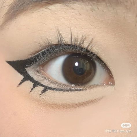 Eyeliner Anime, Doll Eyeliner, Gyaru Makeup, Cute Halloween Makeup, Bold Makeup Looks, Doll Eye Makeup, Anime Makeup, Swag Makeup, Bold Makeup