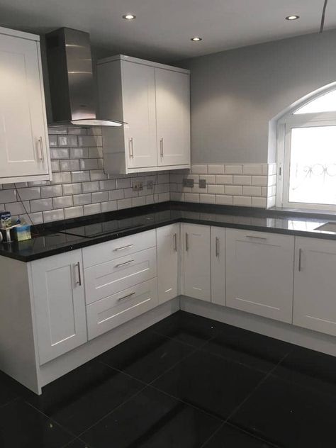 Black Grey White Kitchen Decor, White Kitchen Black Tiles, Marble And Black Kitchen, Black Work Tops Kitchen, Kitchen Tiles Black And White, Black Marble Worktop Kitchen, Kitchen Ideas Black Worktops, Grey Cabinets Black Countertops Kitchen, Kitchen Colour Schemes Black Worktop