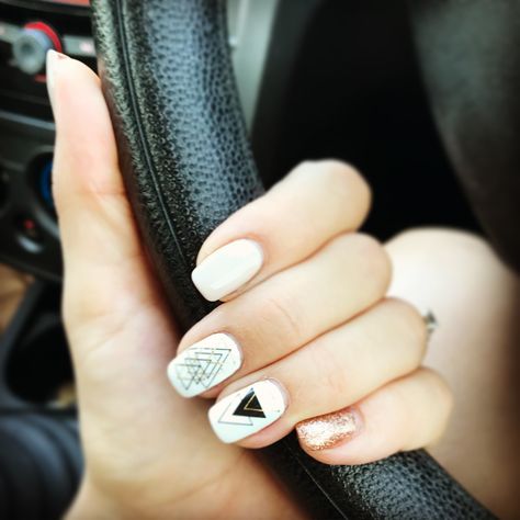 Nails Triangle Design, Nude And White Nails, Triangle Nail Art, White Lace Nails, Triangle Nails, Geometric Nails, Nail Stickers Designs, January Nails, Nails Nude