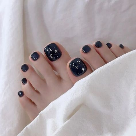 This design embodies the magic of a starry night sky, boasting a rich navy backdrop adorned with subtle touches of white and silver celestial elements. Ideal for warm summer evenings or as a unique take on traditional dark nail aesthetics. Navy Toe Nails, Ombre Pedicure, Nail Art Navy, Toe Nails Designs, Blue Pedicure, Navy Backdrop, Nail Aesthetics, Celestial Elements, Dark Nail