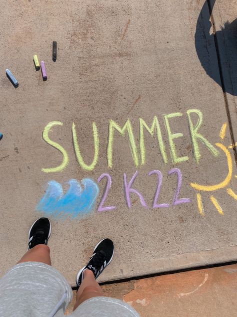 Summer Sidewalk Chalk Art, Summer Sidewalk Chalk, Chalk Summer, Driveway Chalk, Fun Chalk Art, Sidewalk Chalk Art, Sidewalk Art, Sidewalk Chalk, Bucket Lists