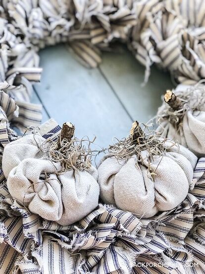 Metal Wreath Ideas, Tie Wreath, Cloth Pumpkins, Wreath With Pumpkins, Block Pumpkins, Accent Wall Stencil, Easy Fall Wreaths, Wire Wreath Frame, Farmhouse Look