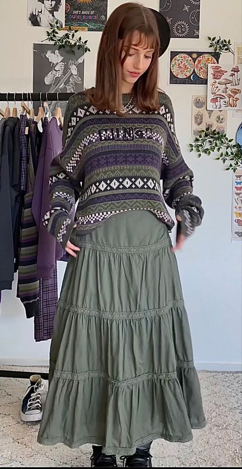 Hippie Skirt Outfit, Forestcore Outfit, Green Skirt Outfits, Jonathan Sims, Grunge Outfits Winter, Peony Aesthetic, Long Green Skirt, Grunge Skirt, Fairy Outfit