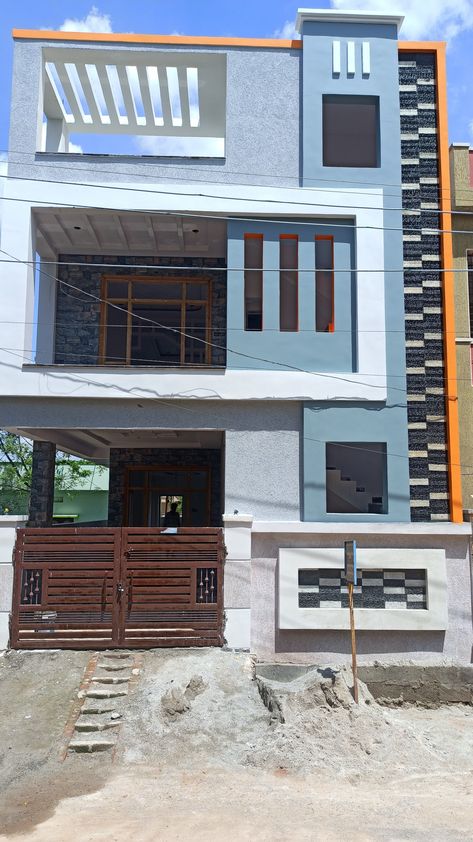 Bilding Elivation Color, House Elevation Design Indian, G+1 House Elevation Indian, Front Building Design, Indian House Exterior Design, House Outer Design, Small House Elevation, Small House Front Design, House Balcony Design