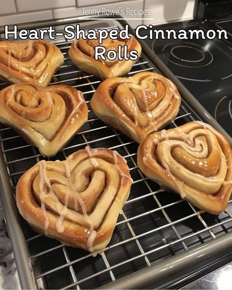 Heart Cinnamon Rolls, Heart Shaped Cinnamon Rolls, Cinnamon Hearts, Rolls Homemade, Special Breakfast, Sweet Boyfriend, Baking Gift, Cinnamon Rolls Homemade, Baking Gifts