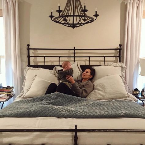 Where Do Chip and Joanna Gaines Live? Photos of Waco Home Joanna Gaines Instagram, Joanna Gaines Bedroom, Black Iron Beds, Farmhouse Decor Joanna Gaines, Fixer Upper Joanna Gaines, Stylish Bedroom Design, Neutral Bedding, Relaxing Bedroom, Chip And Joanna Gaines