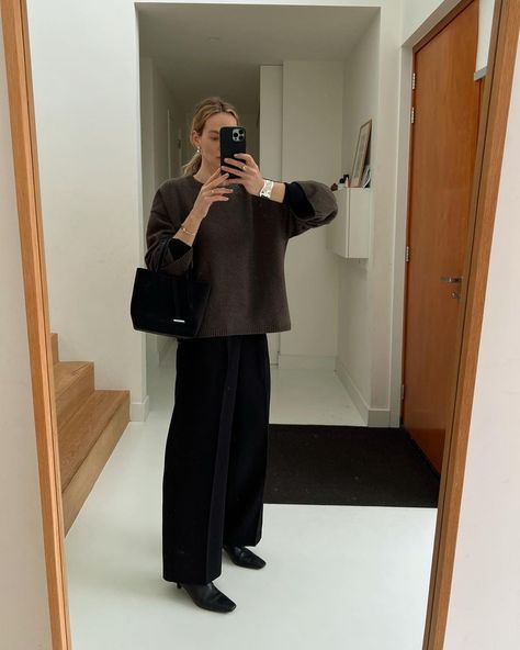 Los Angeles Trip, Anouk Yve, Smart Wear, Navy And Brown, Classic Wardrobe, Pantalon Large, Black Trousers, Daily Fashion, Color Combos