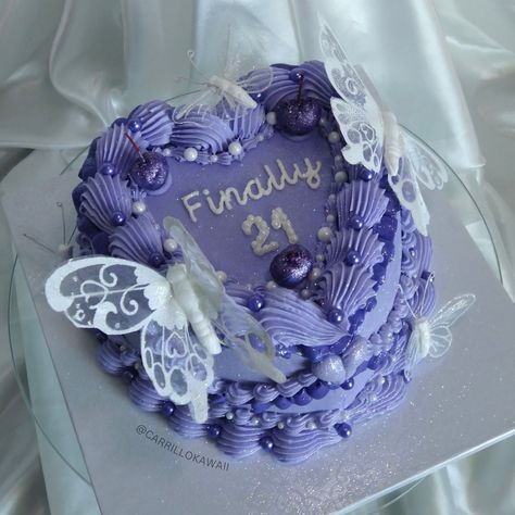 Purple on purple 🎂💜 ‎₊˚⊹ 𐦍༘⋆₊ ⊹ How cute is this purple glittery birthday cake 🥹💜 using a mix of iridescent and pearly white edible glitter - details - Size: 6” Flavor: Funfetti Buttercream: Vanilla Fillings: Fresh Strawberries 🍓 . . . . . . . #purplecake #butterflycake #glittercake #vintagecake #girlycake #birthdaycake #pearlsprinkles #purple #birthday #cakeideas #cake #glittercherries #21cake #finally21 Glittery Birthday Cake, Funfetti Buttercream, Cake Birthday Girl, 21st Cake, Vanilla Filling, Girly Cakes, Purple Cakes, Purple Birthday, Butterfly Cakes