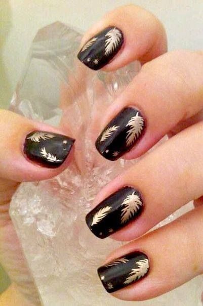 Black and gold feather nail art. #PANDORAloves #DIY Feather Nail Art, Feather Nails, Latest Nail Designs, Gold Nail, Her Nails, Thanksgiving Nails, Pretty Nail Art, Fall Nail Art, Nail Polishes