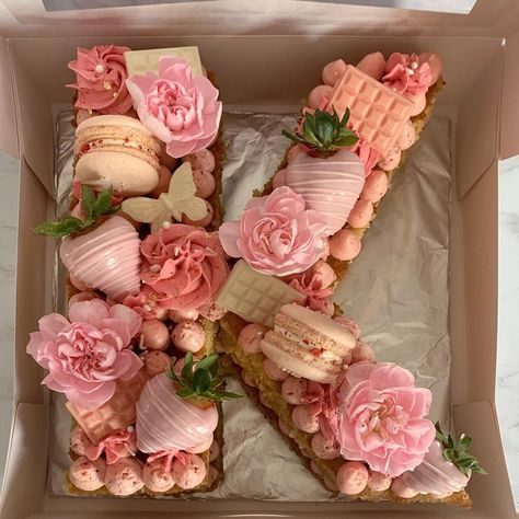 Dipped Treats, Letter Cakes, Strawberry Vanilla Cake, Strawberry Beds, Alphabet Cake, 23 Birthday, Tart Cake, Cake With Strawberry, Letter Cake