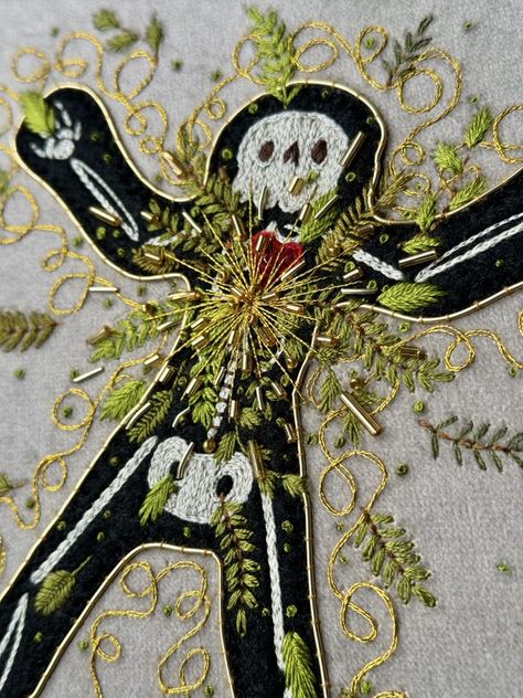 Embroidery Skeleton, Embroidered Patches Diy, Horror Embroidery, Skeleton Embroidery, Embroidered Patch Diy, Stitch Stuff, String Crafts, Halloween Cross Stitches, Sewing Book