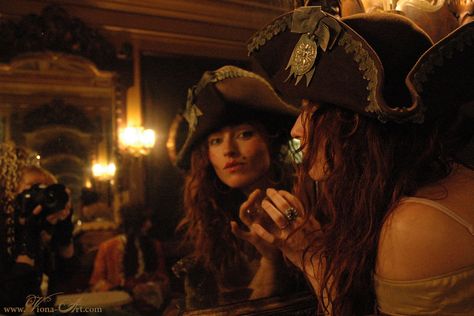 Pirate Female Pirate Aesthetic, New Orleans Halloween, Pirate Aesthetic, Female Pirate, Female Pirate Costume, Walking The Plank, Pirate Wench, Pirate Fashion, Errol Flynn