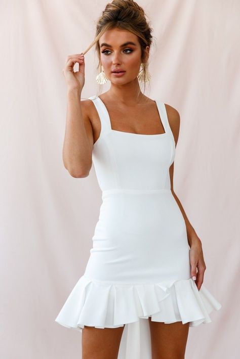 White Dresses Graduation, Short Graduation Dresses, Dresses Graduation, Selfie Leslie, White Short Dress, Graduation Dresses, Grad Dresses, Graduation Outfit, Looks Chic