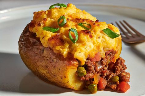 Sage Sausage, Potato Toppings, Ground Italian Sausage, Baked Potato Recipes, Cottage Pie, Oven Canning, Twice Baked Potatoes, Cobbler Recipes, Onion Soup Mix