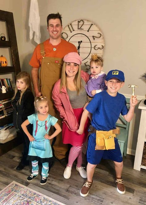 family halloween costume ideas Wreck It Ralph Family Costumes, Wreck It Ralph Costume, Fred And Wilma Flintstone, Wreck It Ralph Movie, Fix It Felix Jr, Family Halloween Costume Ideas, Adult Disney Costumes, Disney Costumes Diy, Family Halloween Costume