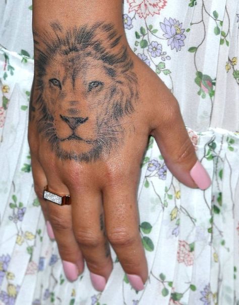 Demi Lovato Leo Hand Tattoos For Women, Lion Hand Tattoo For Women, Demi Lovato Hand Tattoo, Lion Tattoo Hand, Demi Lovato Tattoos, Lion Tattoo On Finger, Lion Hand Tattoo, Lion Image, Tattoo Lion