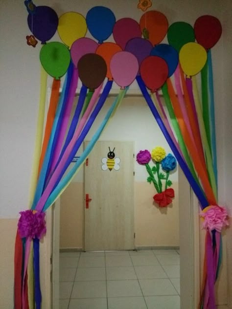 Classroom Ceiling Decorations, Classroom Ceiling, Carnival Crafts, School Door Decorations, Ceiling Decorations, Carnival Decorations, Kids Carnival, School Doors, Jam Jars