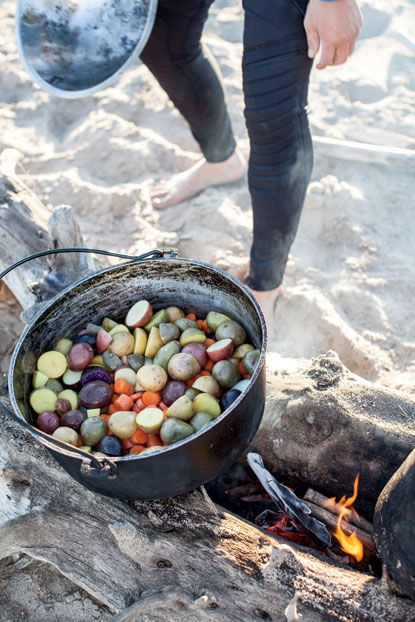 beach vegetables... absolutely. Outside Cooking, Cooking Outside, Dutch Oven Cooking, Campfire Food, Fire Cooking, Campfire Cooking, Cooking Guide, Summer Camping, Cast Iron Cooking