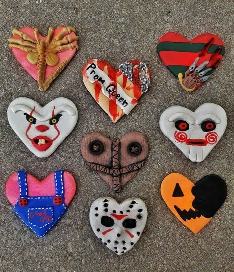 Hay Bale Art, Horror Crafts, Famous Characters, Horror Party, Halloween Clay, Horror Gifts, Horror Decor, Clay Diy Projects, Hay Bales