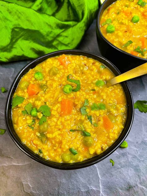 Masala Oats is a mildly spiced Indian Style savory oatmeal breakfast porridge recipe prepared with mixed vegetables, Indian spices in Instant Pot. This savory steel cut oatmeal is vegan, gluten-free, and great even for lunch or dinner!