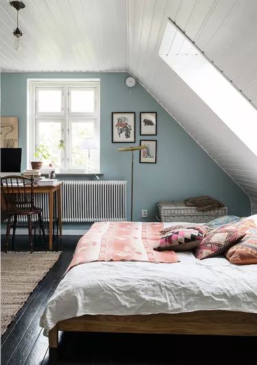 Attic Bedroom Decor, Swedish Decor, Dining Room Blue, Attic Bedrooms, Attic Renovation, Attic Remodel, Girl Bedroom Designs, Attic Bedroom, Attic Rooms