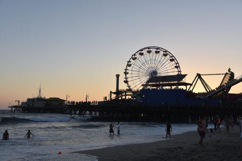 The Best Places in Los Angeles to Watch the Sunset Best Birthday Party Ideas, Places In Los Angeles, Los Angeles With Kids, Family Hiking, Watch The Sunset, Santa Monica Pier, Neighborhood Guide, Gorgeous Sunset, The Sunset