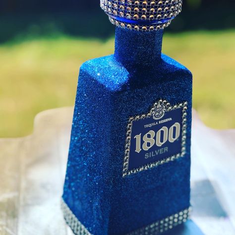 1800 Tequila Bottle Crafts, 1800 Tequila Bottle Decorated, Decorated Alcohol Bottles For Guys, Glitter Champagne Bottle Diy, Glitter Bottle Diy, Customized Bottles, Blinged Bottles, Alcohol Bottle Decorations, Bedazzled Liquor Bottles