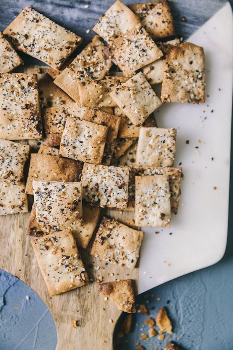 Easy Appetizer | Playful Cooking #crackers #everythingbagel #spicedcrackers Everything Bagel Crackers, Popular Everything, Sourdough Crackers, Sourdough Discard Recipes, Baked Potato Chips, Baked Chicken Meatballs, Cracker Recipe, Bagel Toppings, Discard Recipe