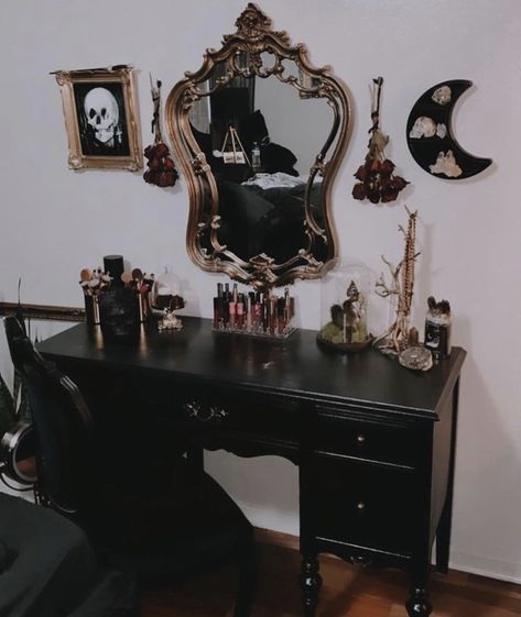 Gothic Nightstand Decor, Witchy Vanity Ideas, Gothic Vanity Decor, Goth Vanity Decor, Goth Makeup Room, Dark Vanity Aesthetic, Goth Makeup Vanity, Goth Vanity Ideas, Gothic Makeup Vanity