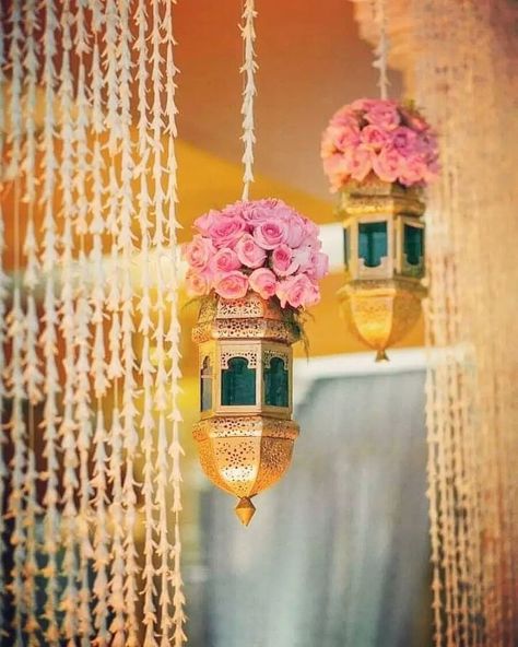 Photo of Hanging floral decorations look the prettiest. Mehendi Decorations, Sangeet Decoration, Haldi Decoration, Floral Party Decorations, Flower Garland Wedding, Diwali Decorations At Home, Desi Wedding Decor, Mehndi Decor, Wedding Stage Decorations