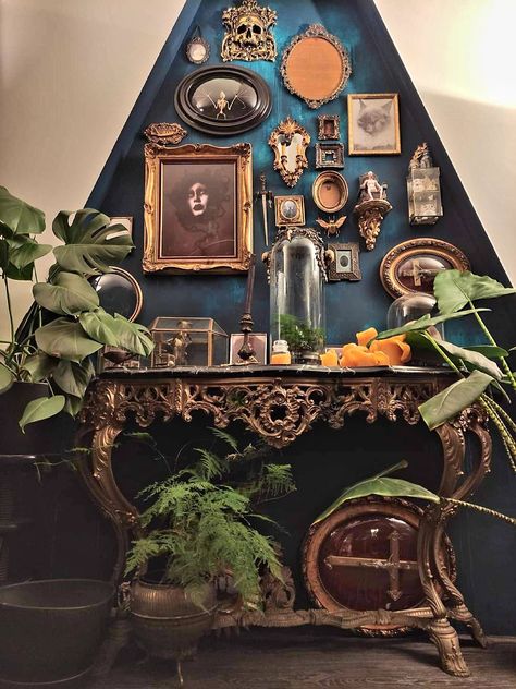 Whimsigothic Office, Dark And Moody Wreath, Whismgothic Bathroom, Antique Witchy Bedroom, Modern Witch House Living Room, Small Home Dark Interior, Witchy Entryway Decor, Simple Goth Home Decor, Upcycled Goth Decor