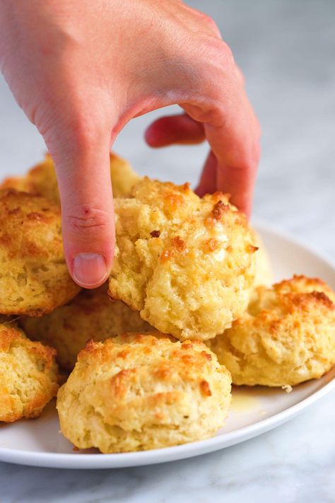 Easy Cheese Drop Biscuits Cheese Drop Biscuits, Homemade Drop Biscuits, Cheese Drawing, Easy Drop Biscuits, Almond Flour Biscuits, Drop Biscuits Recipe, Flour Biscuits, Homemade Biscuits Recipe, Easy Biscuit Recipe