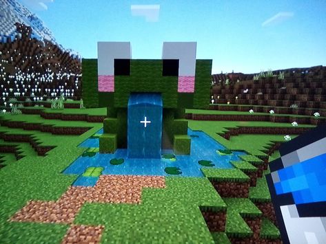 Minecraft Frog Building Ideas, Minecraft Things To Add To Your World, Frog Area Minecraft, Frog Builds Minecraft, Minecraft Frog Pond, Cute Things To Add To Minecraft World, Cute Minecraft Axolotl Pond, Frog Farm Minecraft, Pond Minecraft