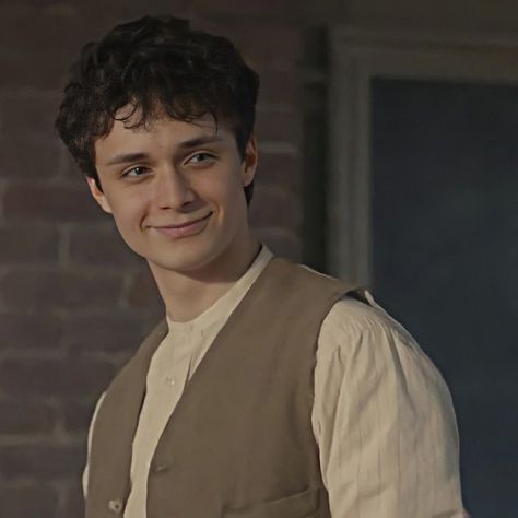 #Anne_with_an_e #Awae Gilbert Blythe Photo, Gilbert Blythe Actor, Gilbert Blythe Aesthetic, Lucas Zumann, Lucas Jade Zumann, Gilbert And Anne, Gilbert Blythe, Anne Shirley, Anne With An E