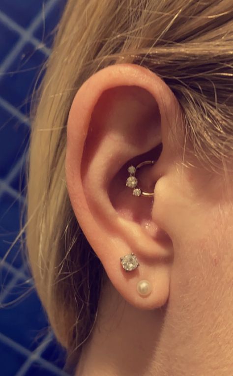 Inner Lobe Piercing, Upper Lobe Piercing, Daith Jewelry, Upper Lobe, Daith Earrings, Lobe Piercing, Piercing Ideas, Daith Piercing, Piercing Tattoo