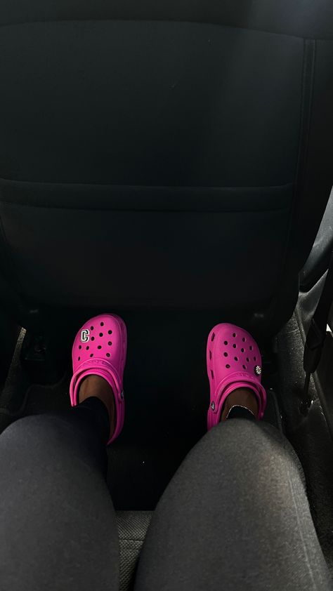 Crocs Aesthetic, Crocs Fashion, Crocs Charms How To Style Pink Crocs, Hot Pink Crocs Outfit, Crocs Black Outfit, Pink Croc Fits, Hot Pink Crocs, Black Crocs With Pink Charms, Pink Croc Inspiration, Croc Aesthetic, Pink Crocs Outfit