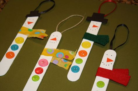 Popsicle Stick Ornaments | Easy Craft: Popsicle Stick Snowman Ornaments Popsicle Stick Snowman, Popsicle Stick Ornaments, Christmas Activities For Kids, Popsicle Stick Crafts, Preschool Christmas, Christmas Classroom, Popsicle Stick, Easy Christmas Crafts, Snowman Crafts