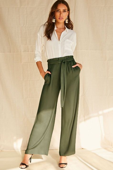 Green Flowy Pants, Flowy Pants Outfit, Paperbag Hose, Paperbag Pants, Summer Work Outfits, Elegante Casual, Flowy Pants, Green Pants, Casual Work Outfits