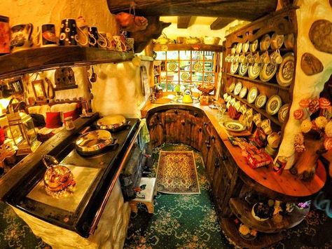 Hobbit House Real Hobbit Interior, Hobbit Aesthetic Home, Hobbit House Interior, Demon Beast, Hobbit Aesthetic, Casa Dos Hobbits, Lotr Aesthetic, Hobbit Houses, Cob Building