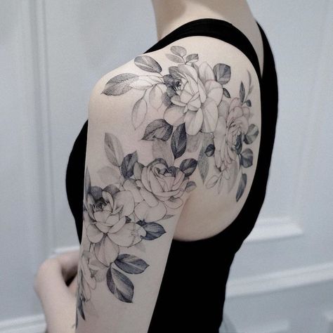 Vintage Floral Tattoos, Korean Tattoo Artist, Floral Tattoo Shoulder, My Tattoos, Bone Tattoos, Flower Tattoo Shoulder, Tatuaje A Color, Shoulder Tattoos For Women, Botanical Tattoo