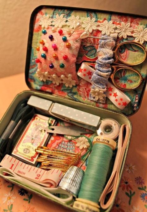 Tutorial Origami, Altoid Tin, Sewing Case, Altoids Tins, Things To, Mint Tins, Trendy Sewing, Costura Diy, Sewing Baskets