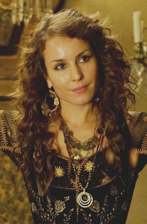 Noomi Rapace in Sherlock Holmes - Sherlock Holmes: A Game of Shadows with Robert Downey, Jr. Film Seven, Holmes Movie, Noomi Rapace, The Girl With The Dragon Tattoo, Robert Downey Jr, Sherlock Holmes, Girl Crush, Actors & Actresses, Fishing