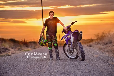 Motocross Photography, Bike Pictures, Senior Pictures Boys, Senior Picture Ideas, Bike Photo, Senior Poses, Boy Pictures, Boy Photography, Senior Photo